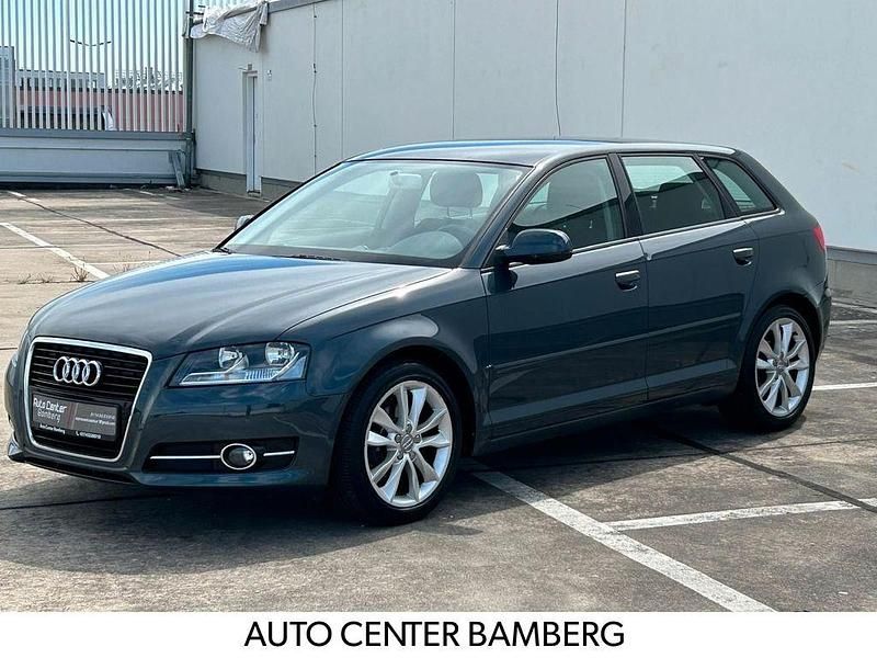 Grau Gebraucht 2011 Audi A3 Sportback Ambition Limousine | 7.440 € (Fairer Preis) - Bild 1/4