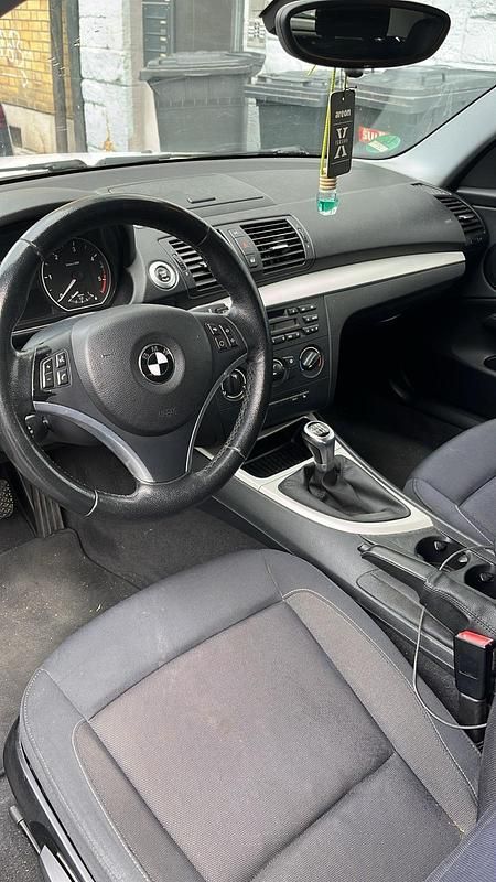 Weiß Gebraucht 2010 BMW 118 Kleinwagen | 2.100 € (Superpreis) - Bild 1/4
