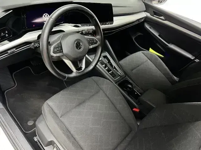 Gebraucht VW Golf VIII Life 150 PS (110 kW) 2023 Weiß Kombi