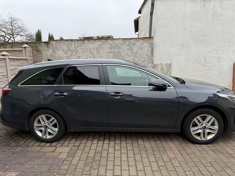 Grau Gebraucht 2019 Kia Ceed Sportswagon GT-Line Kombi | 12.999 € (Fairer Preis) - Bild 1/4