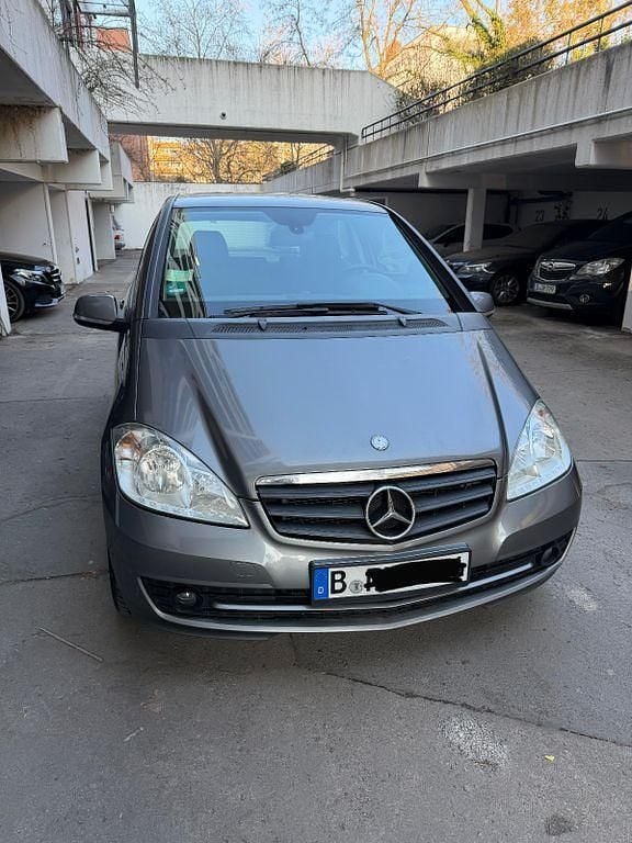 Grau Gebraucht 2009 Mercedes A150 Limousine | 3.700 € (Fairer Preis) - Bild 1/4