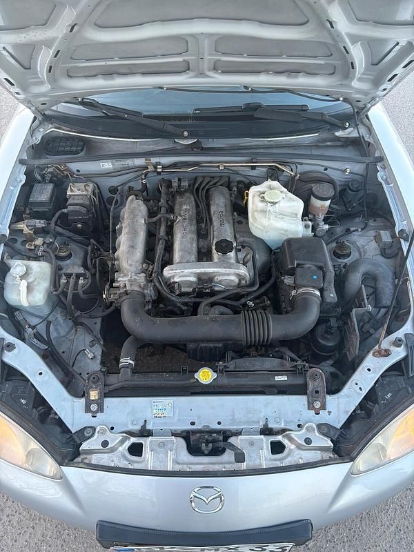 Second-hand Mazda MX5 110 CP (80 kW) 2002 Argintiu Cabrio