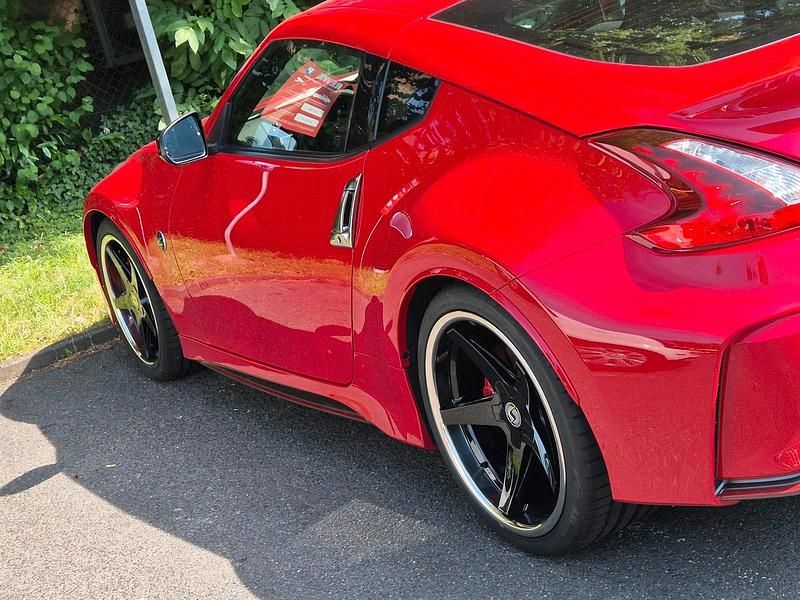 Rot Gebraucht 2020 Nissan 370Z Nismo Coupé | 35.000 € - Bild 1/4