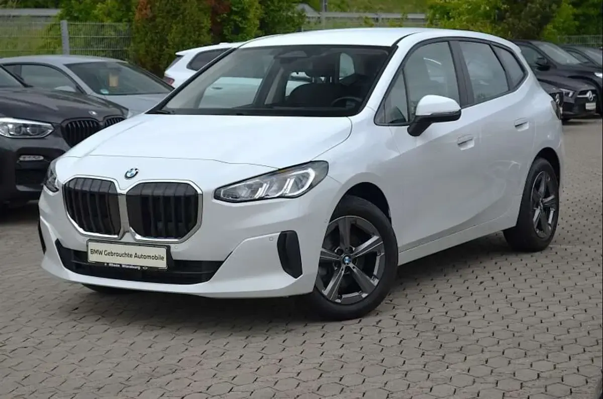 Gebraucht BMW 218 Active Tourer 136 PS (100 kW) 2023 Weiß Van / Kleinbus