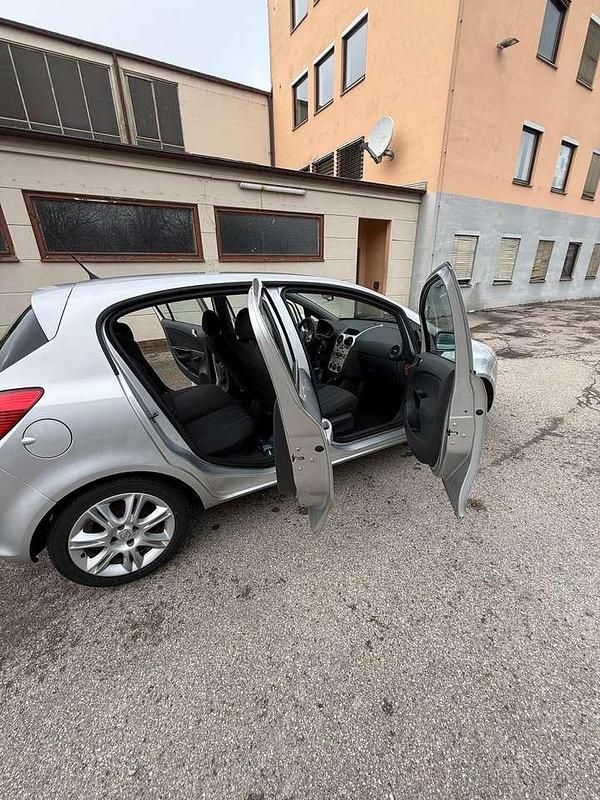 Second-hand Opel Corsa 80 CP (58 kW) 2007 Gri Hatchback