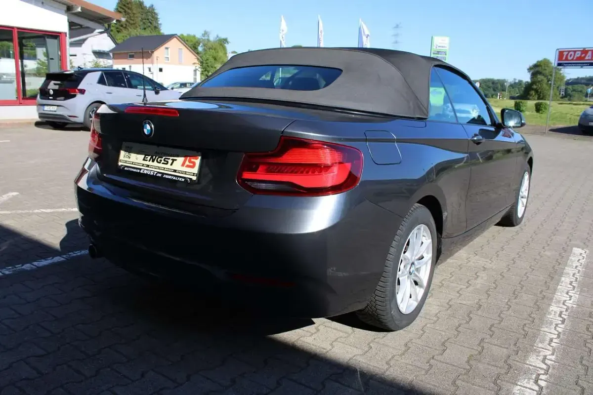 Gebraucht BMW 218 Advantage 150 PS (110 kW) 2020 Mineralgrau Cabrio