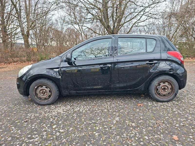 Gebraucht Hyundai i20 Classic 77 PS (56 kW) 2011 Schwarz Kleinwagen