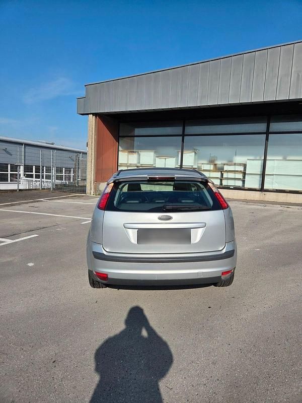 Gebraucht Ford Focus Titanium 116 PS (85 kW) 2006 Silber Limousine