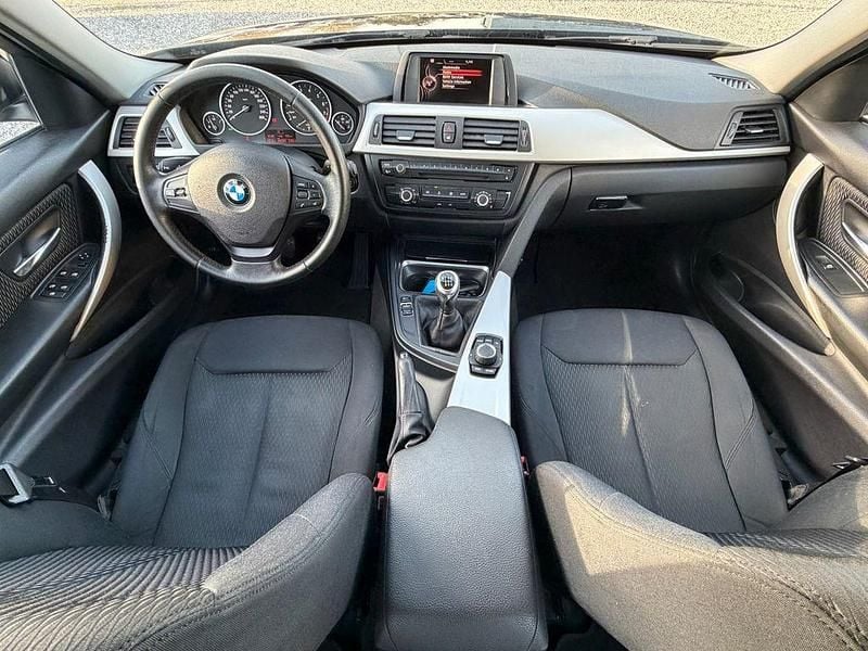 Second-hand BMW 320 184 CP (135 kW) 2013 Negru Berlinǎ