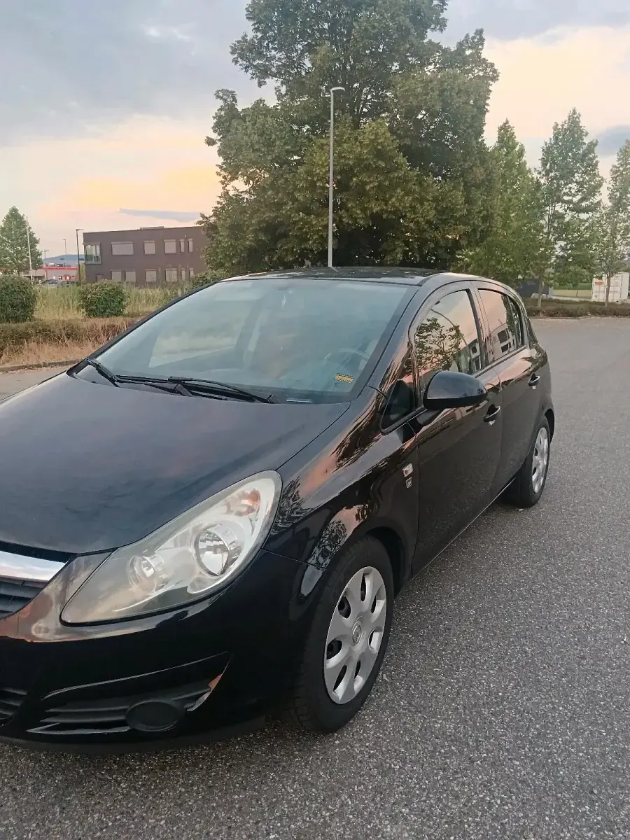 Gebraucht Opel Corsa Edition 87 PS (63 kW) 2010 Schwarz Kleinwagen