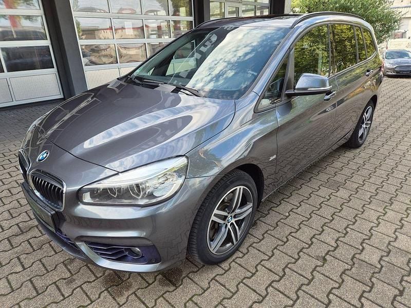 Grau Gebraucht 2015 BMW 220 Gran Tourer Sport Line Van / Kleinbus | 14.900 € (Fairer Preis) - Bild 1/4