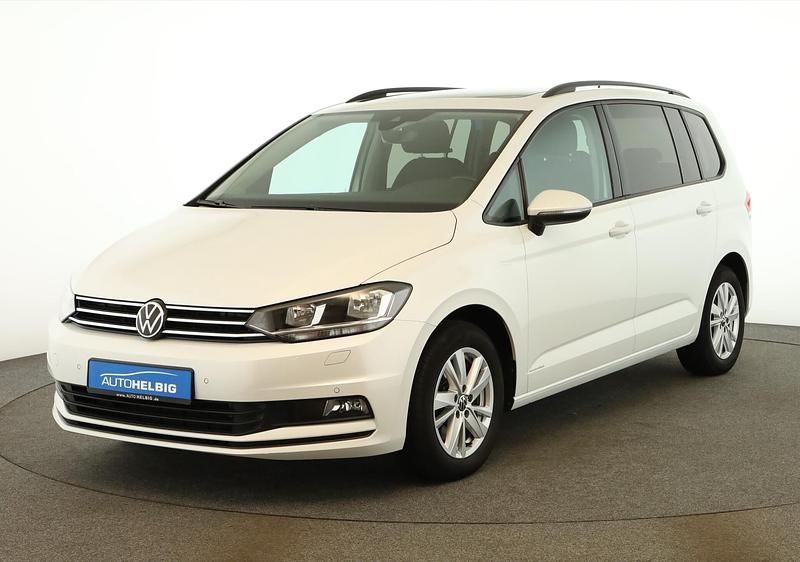 Gebraucht VW Touran Comfortline 150 PS (110 kW) 2022 Oryxweiss Van / Kleinbus