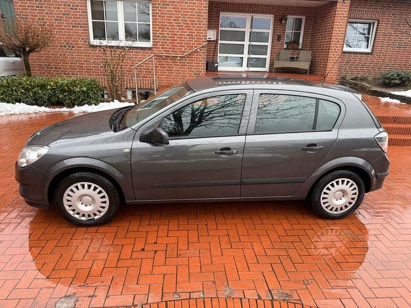 Gebraucht Opel Astra Selection 90 PS (66 kW) 2009 Grau Limousine