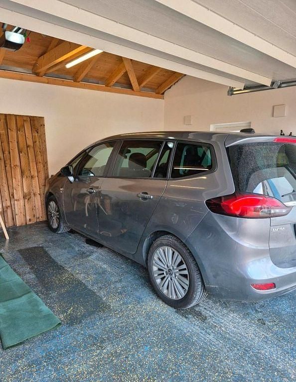Grün Gebraucht 2018 Opel Zafira Tourer Van / Kleinbus | 12.100 € (Fairer Preis) - Bild 1/4