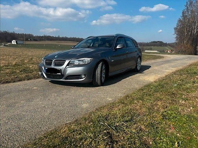 Gebraucht BMW 330 Performance 245 PS (180 kW) 2012 Silber Limousine