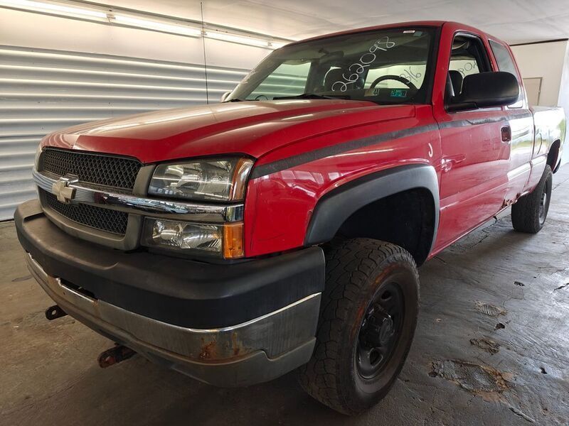 Rot Gebraucht 2004 Chevrolet Silverado SUV | 9.990 € - Bild 1/4