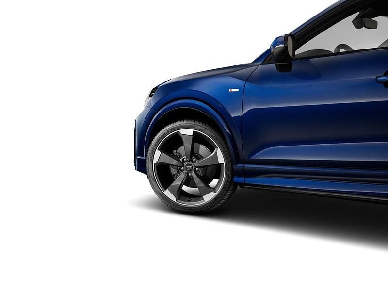 Gebraucht Audi Q2 Ambiente 150 PS (110 kW) 2024 Navarrablau metallic (metallic) SUV