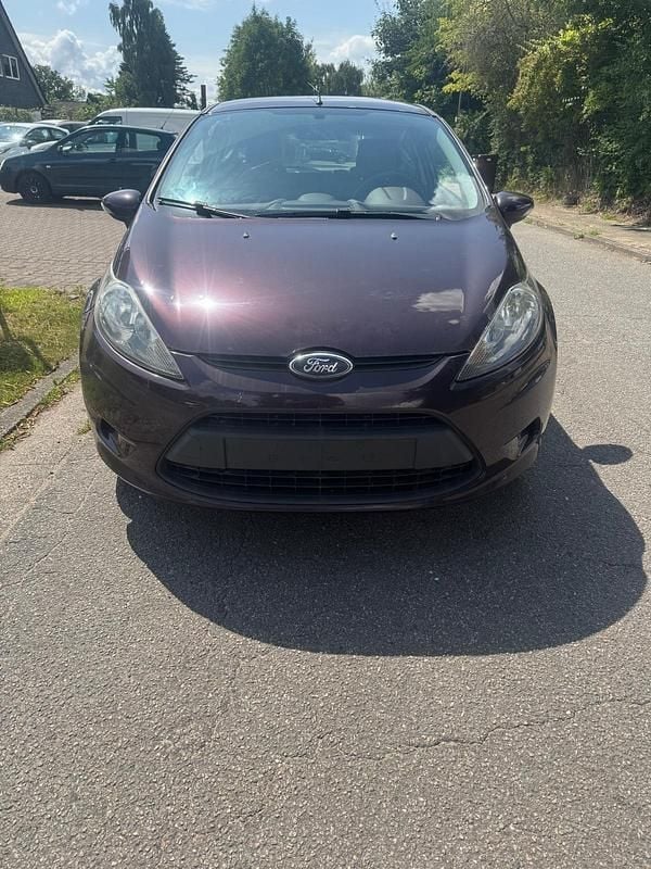 Rot Gebraucht 2011 Ford Fiesta Trend Kleinwagen | 3.980 € (Fairer Preis) - Bild 1/4