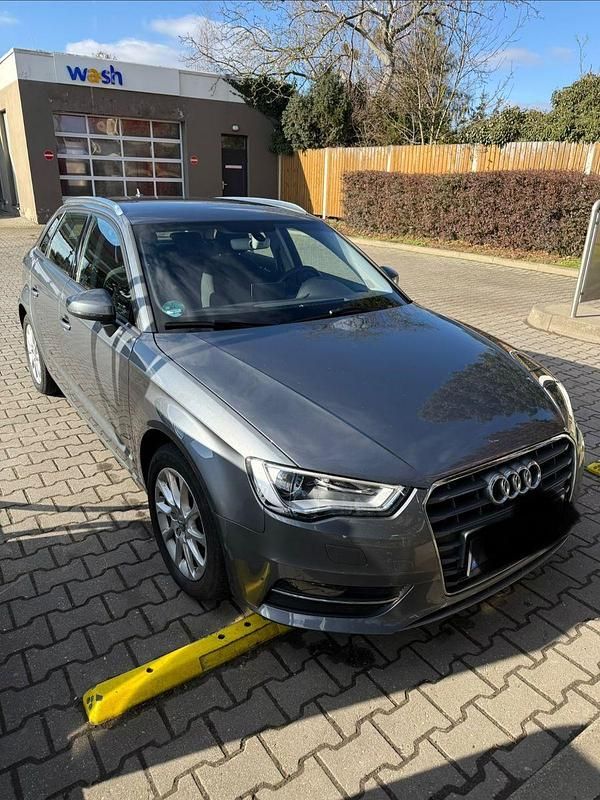 Gebraucht Audi A3 Sportback Attraction 110 PS (80 kW) 2015 Grau Kleinwagen