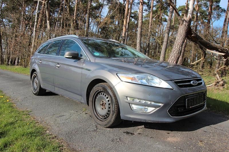 Gebraucht Ford Mondeo 140 PS (102 kW) 2013 Grau Kombi