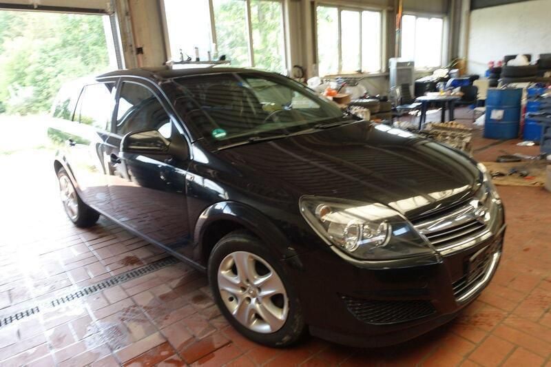 Gebraucht Opel Astra Edition 116 PS (85 kW) 2012 Schwarz Kombi