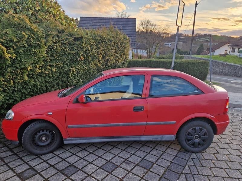 Gebraucht Opel Astra 75 PS (55 kW) 1999 Rot Limousine