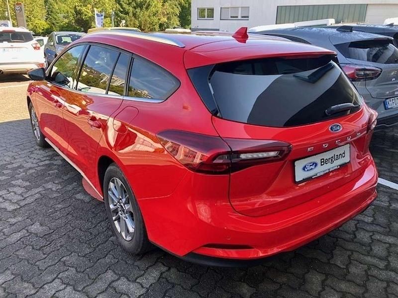 Gebraucht Ford Focus Titanium 125 PS (91 kW) 2024 Lackierung solid racerot Kombi