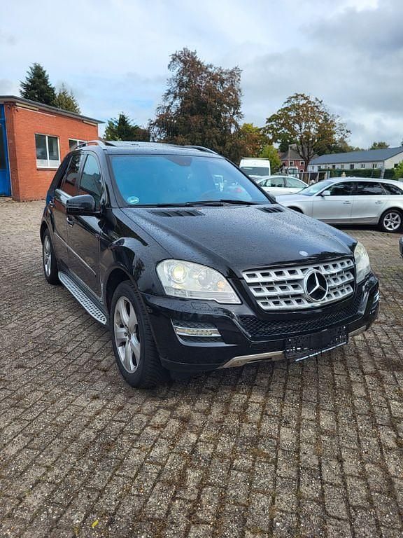 Schwarz Gebraucht 2010 Mercedes ML350 SUV | 7.550 € (Superpreis) - Bild 1/4