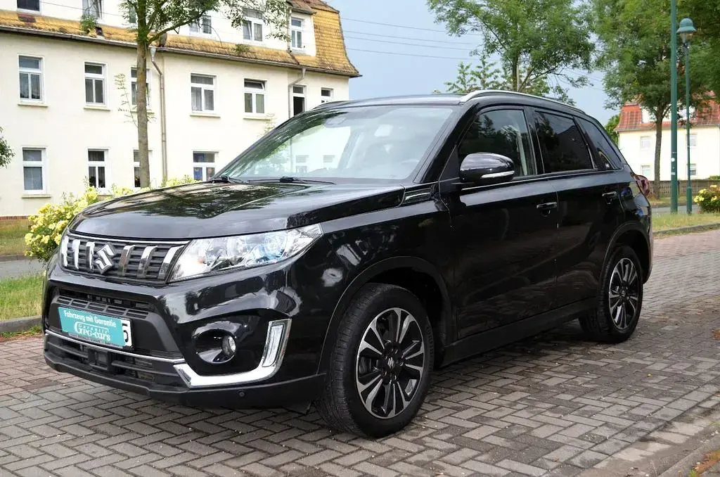 Gebraucht Suzuki Vitara Comfort+ 140 PS (102 kW) 2019 Schwarz SUV
