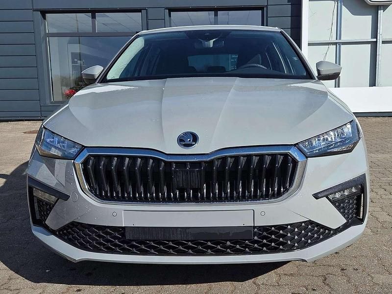 Neu Skoda Scala Drive 116 PS (85 kW) 2025 Brilliant silber metallic Kleinwagen