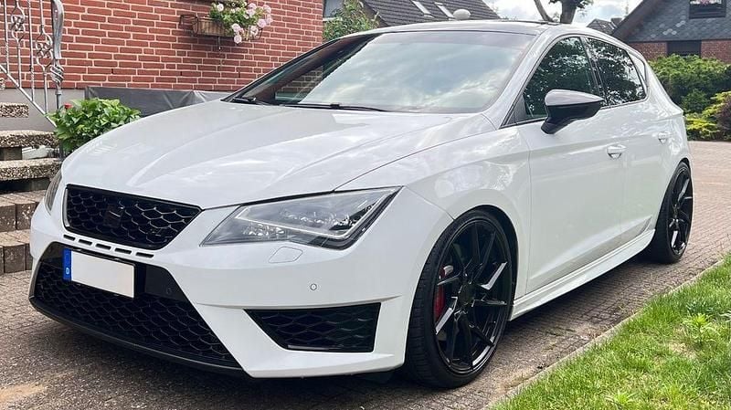 Weiß Gebraucht 2015 Cupra Leon Limousine | 20.800 € (Etwas zu teuer) - Bild 1/4