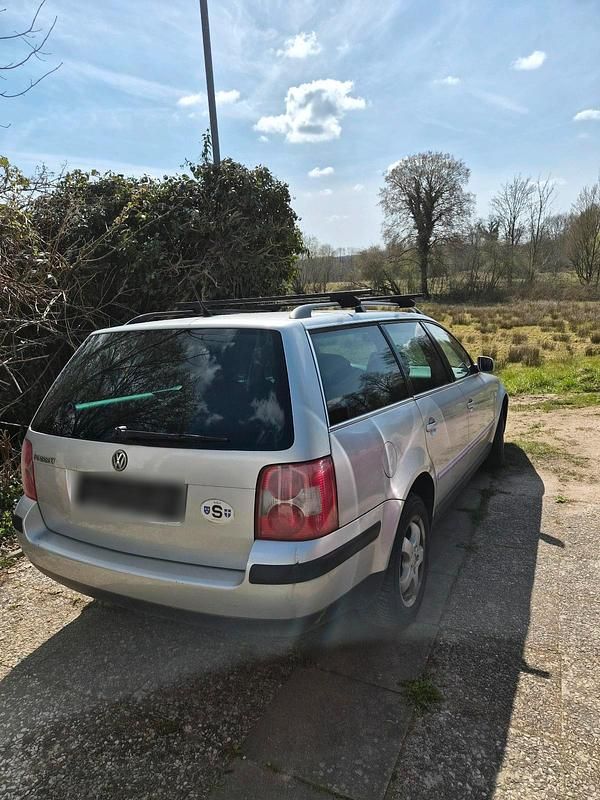 Usata VW Passat 101 CV (74 kW) 2003 Argento Station wagon