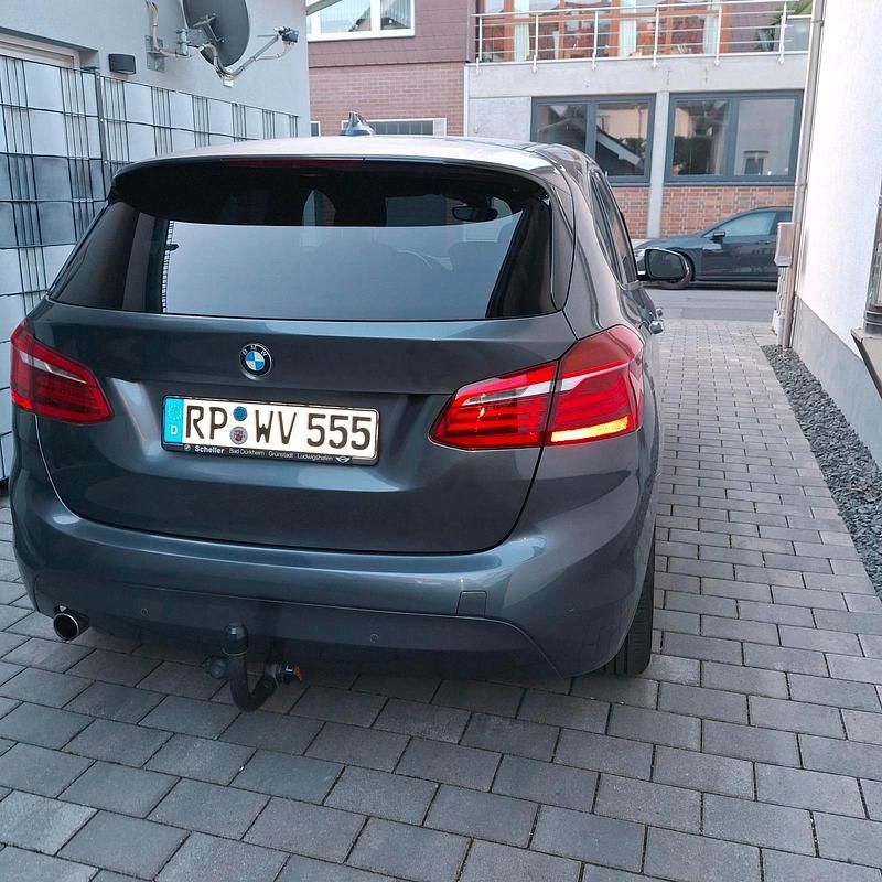 Gebraucht BMW 218 150 PS (110 kW) 2015 Grau Van / Kleinbus
