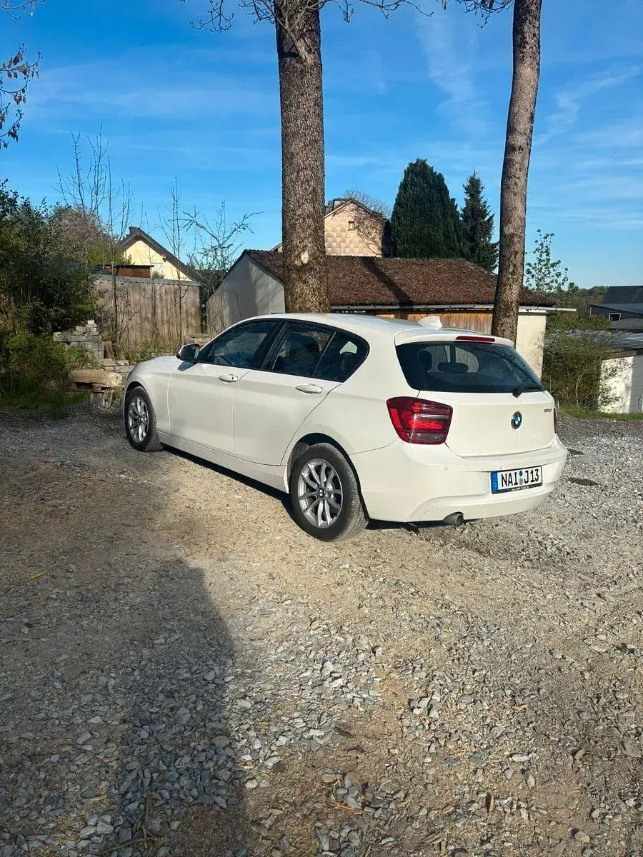 Gebraucht BMW 116 Efficient Dynamics 116 PS (85 kW) 2012 Weiß Kleinwagen