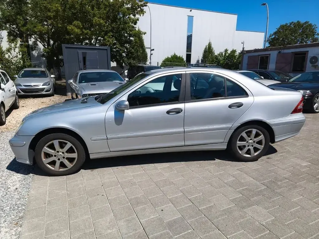 Gebraucht Mercedes C180 143 PS (105 kW) 2007 Silber Limousine