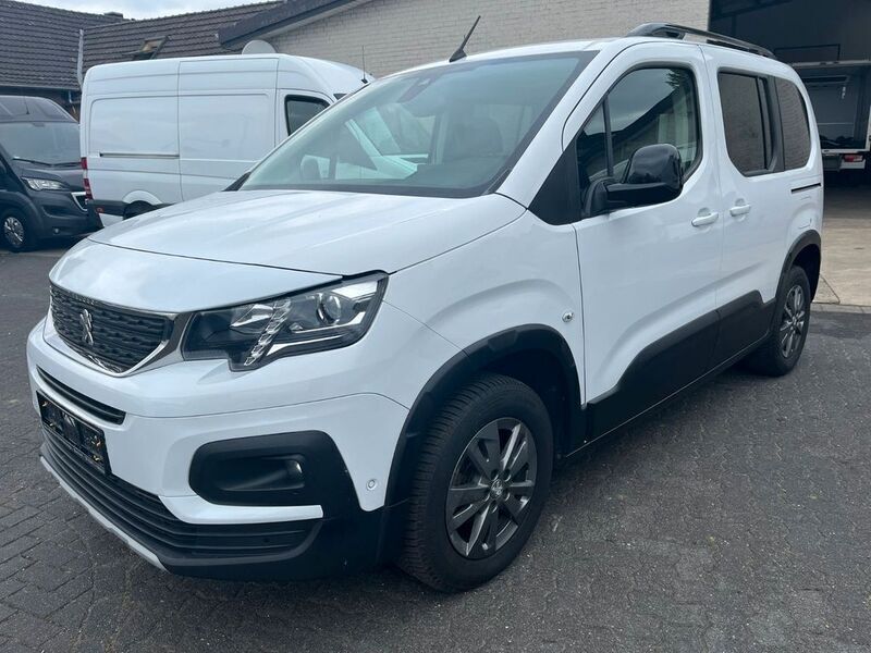 Weiß Gebraucht 2022 Peugeot Rifter Allure Van / Kleinbus | 13.900 € (Fairer Preis) - Bild 1/4
