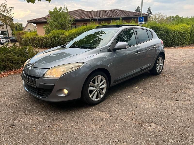 Blau Gebraucht 2009 Renault Mégane III Limousine | 2.600 € (Guter Preis) - Bild 1/4