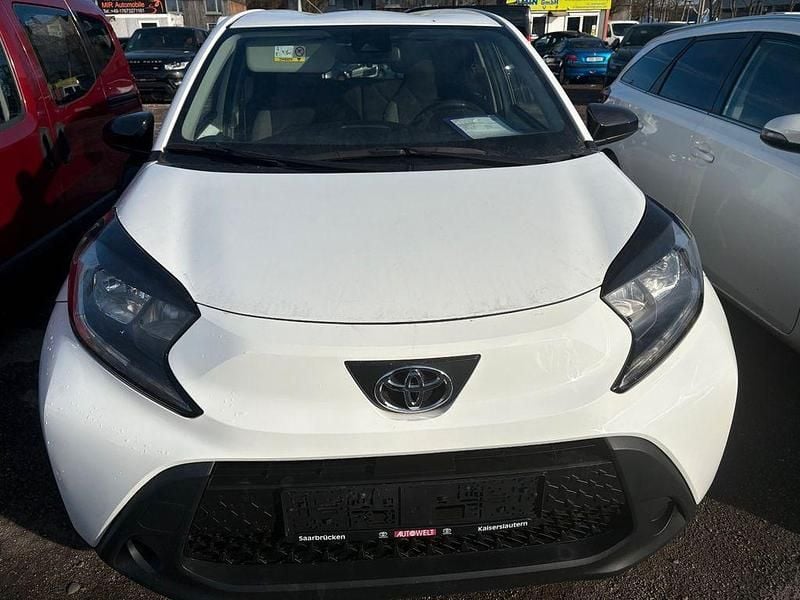 Gebraucht Toyota Aygo X X-play 72 PS (52 kW) 2022 Weiß SUV