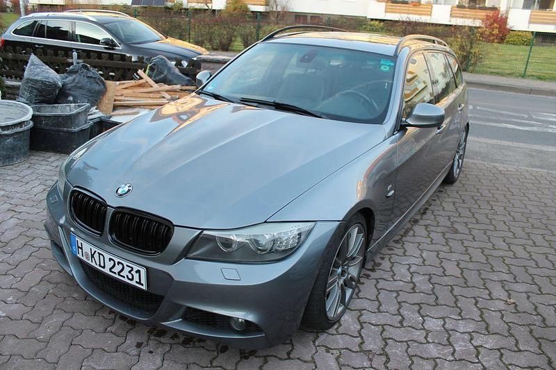 Grau Gebraucht 2009 BMW 335 Sport Line Kombi | 7.950 € (Superpreis) - Bild 1/4