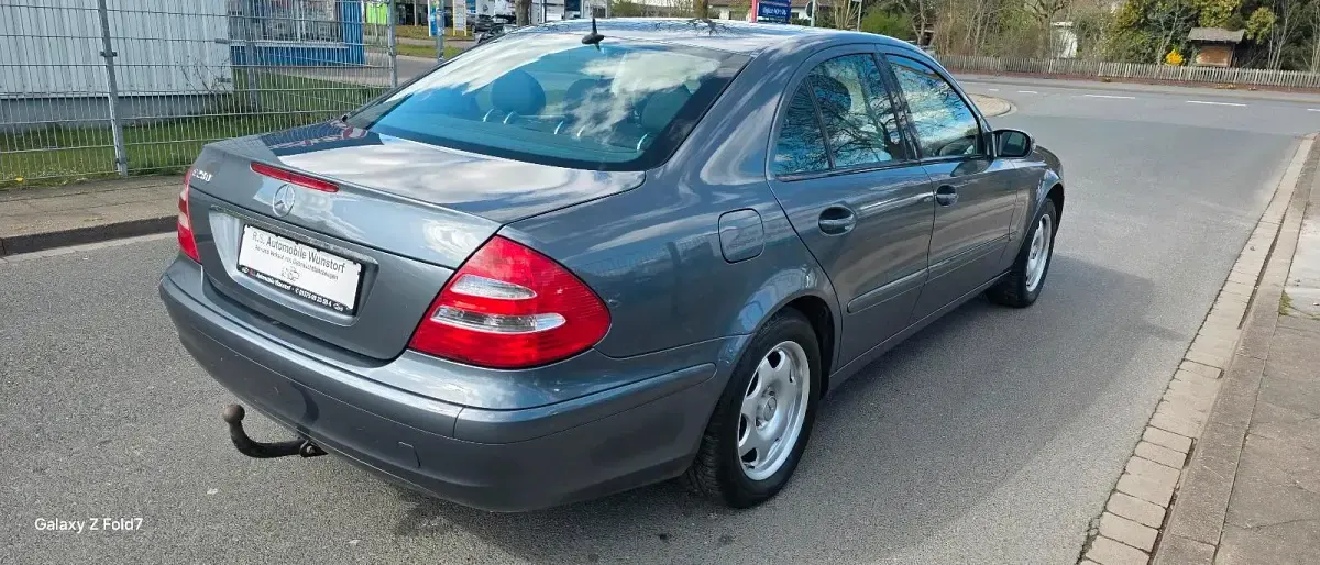 Używany Mercedes E280 231 KM (169 kW) 2005 Szary Sedan/Limuzyna