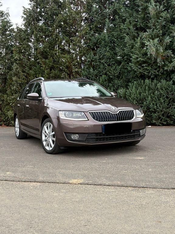 Braun Gebraucht 2013 Skoda Octavia Elegance Kombi | 11.500 € (Etwas zu teuer) - Bild 1/4