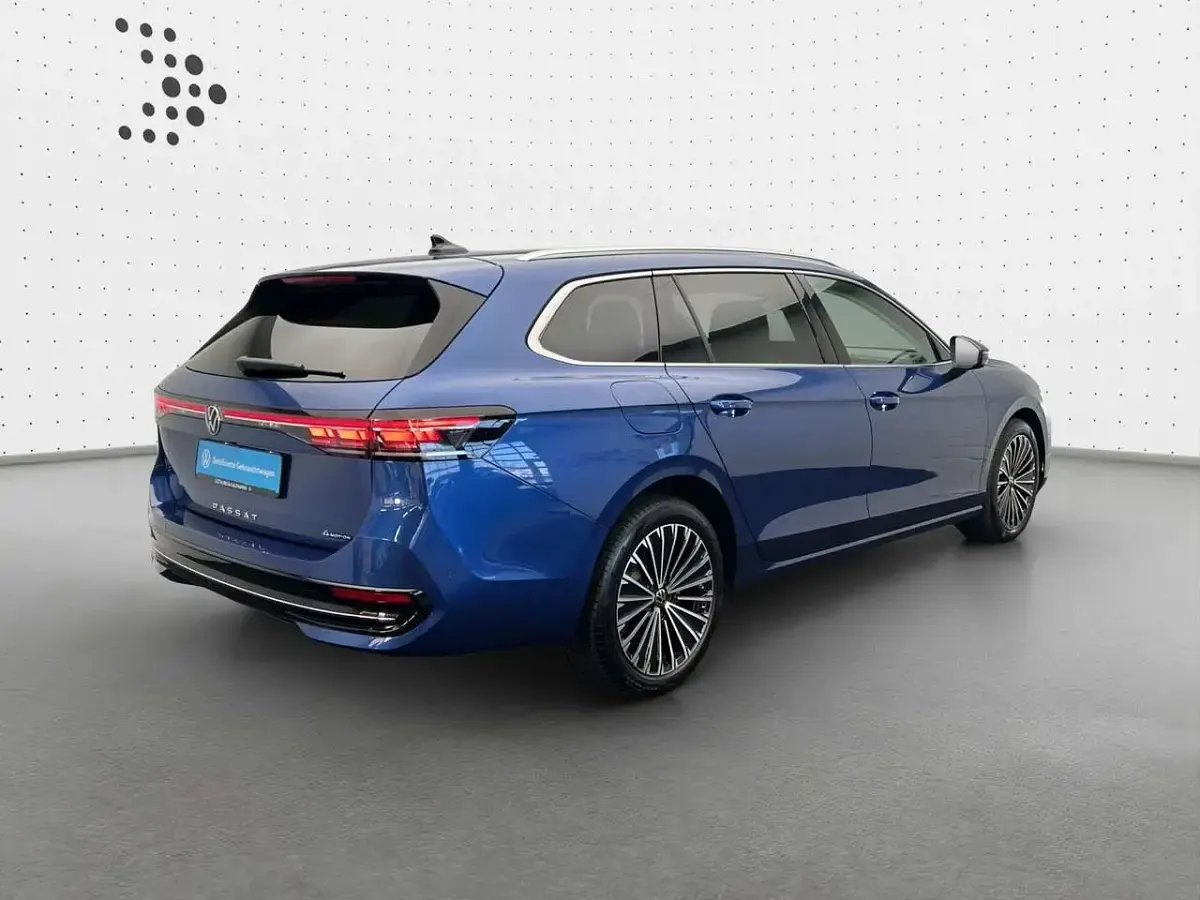 Second-hand VW Passat Elegance 193 CP (141 kW) 2025 Albastru Berlinǎ