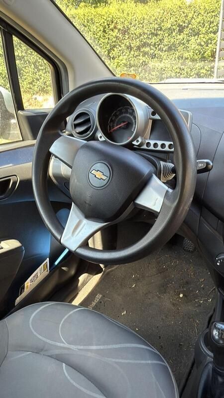 Grau Gebraucht 2011 Chevrolet Spark Kleinwagen | 2.000 € (Guter Preis) - Bild 1/4