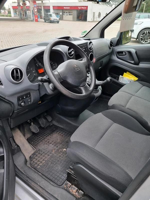 Gebraucht Peugeot Partner 99 PS (72 kW) 2018 Silber Van / Kleinbus
