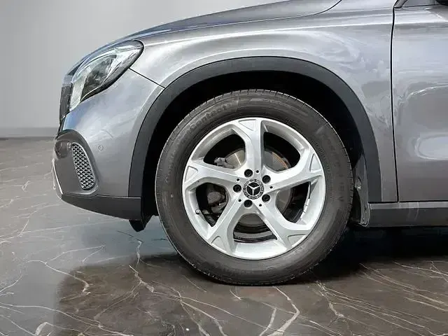 Gebraucht Mercedes GLA180 Business 122 PS (89 kW) 2018 Grau SUV