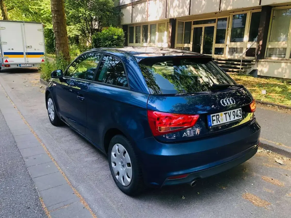 Gebraucht Audi A1 Sport 90 PS (66 kW) 2015 Blau Kleinwagen