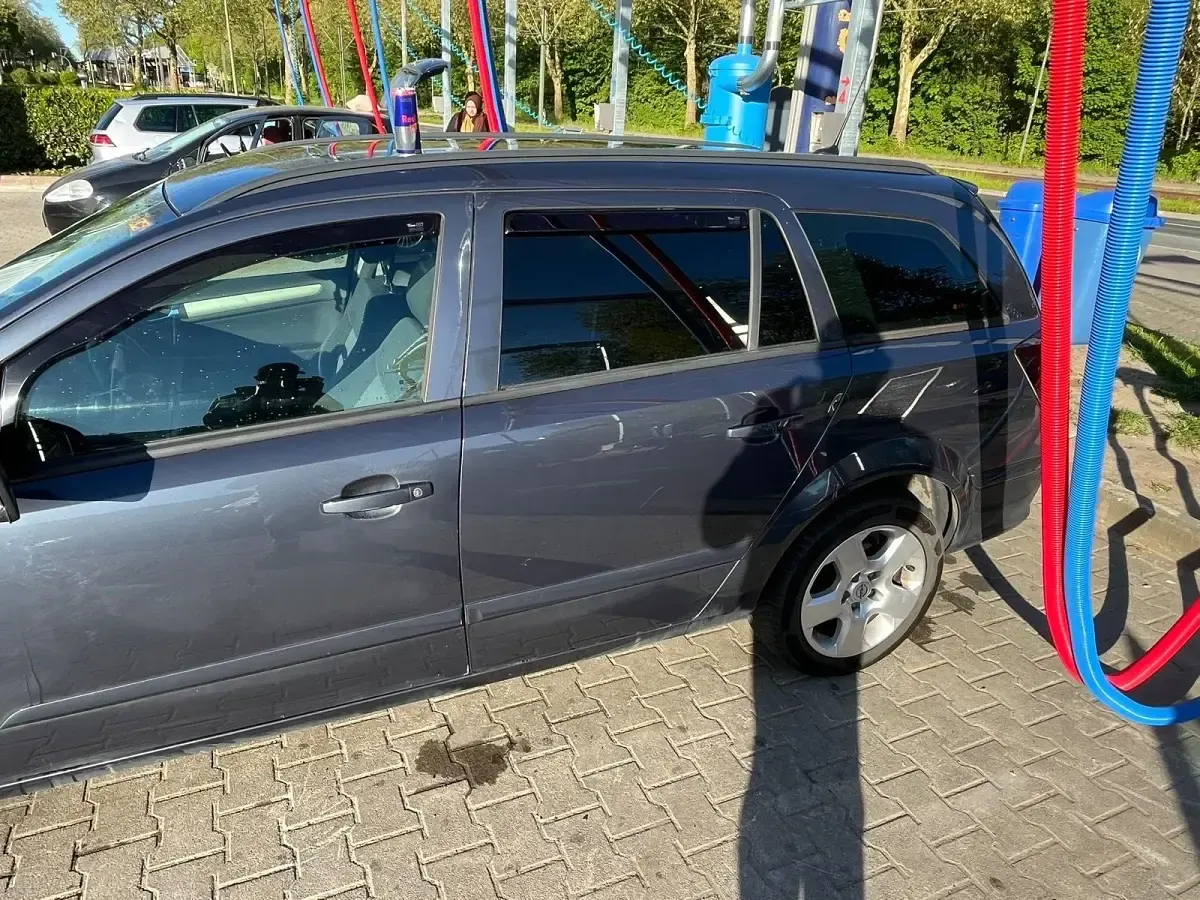 Usata Opel Astra 120 CV (88 kW) 2008 Andere farben Station wagon