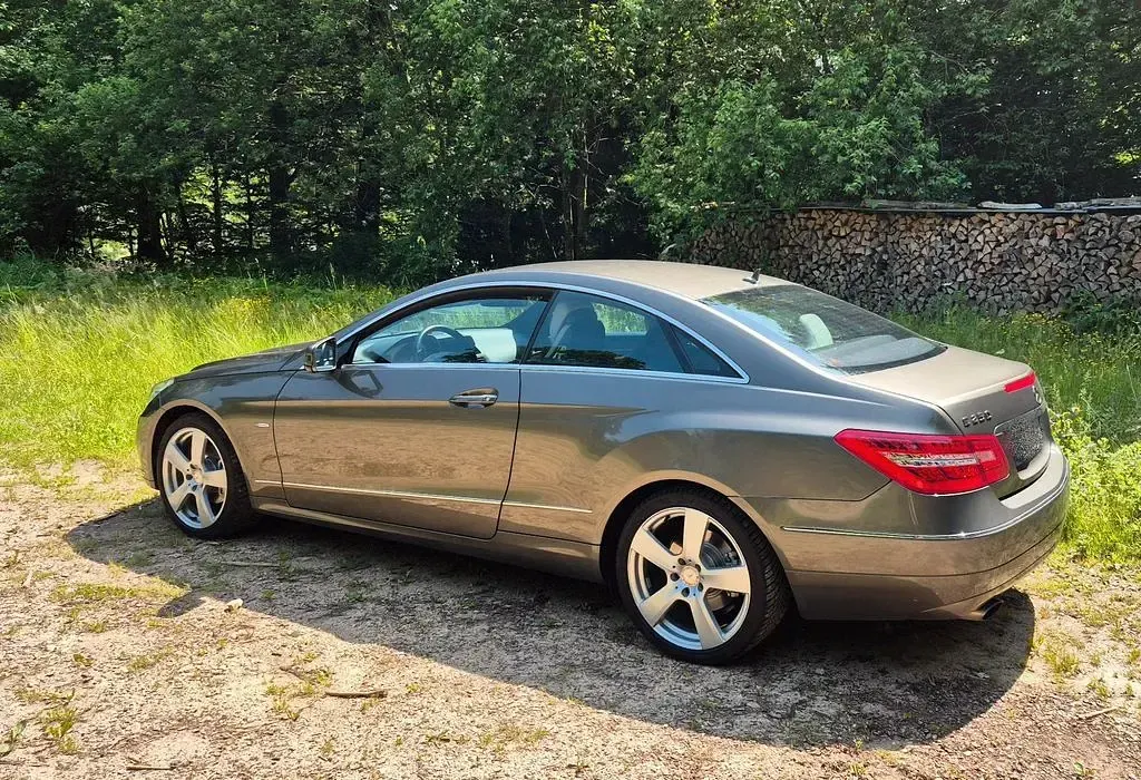 Gebraucht Mercedes E250 204 PS (150 kW) 2011 Grau Coupé