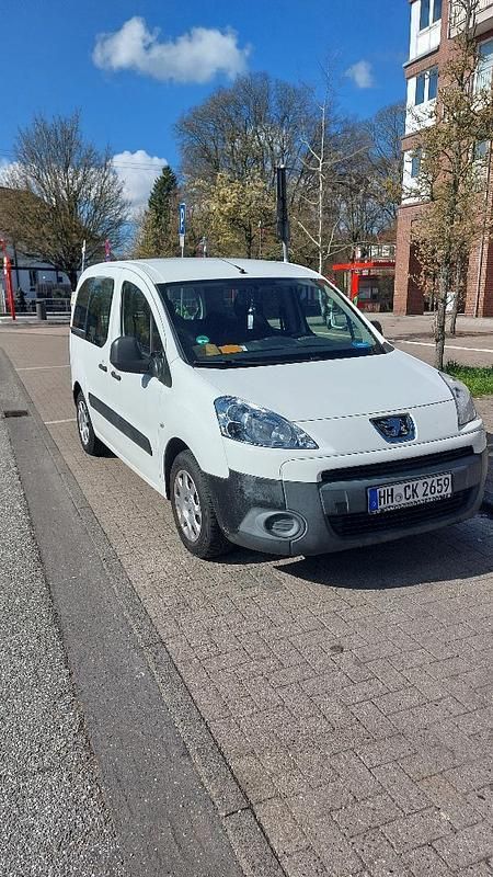 Gebraucht Peugeot TePee 75 PS (55 kW) 2011 Weiß Limousine