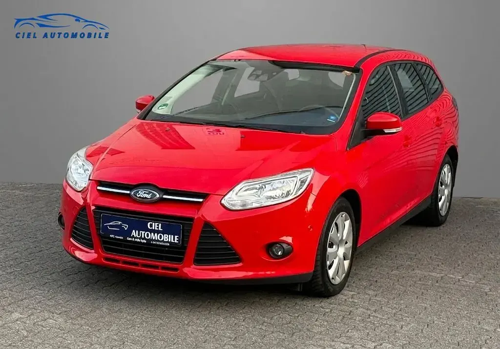 Gebraucht Ford Focus Trend 116 PS (85 kW) 2013 Rot Limousine